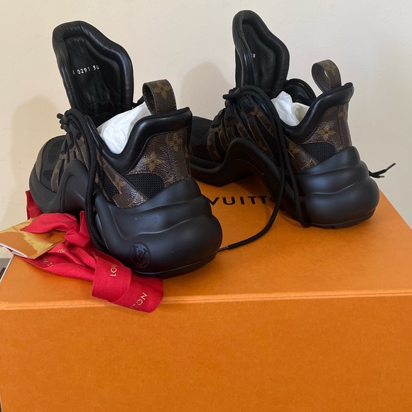 $1,230! LOUIS VUITTON ARCHLIGHT SNEAKERS - Picture 13 of 17